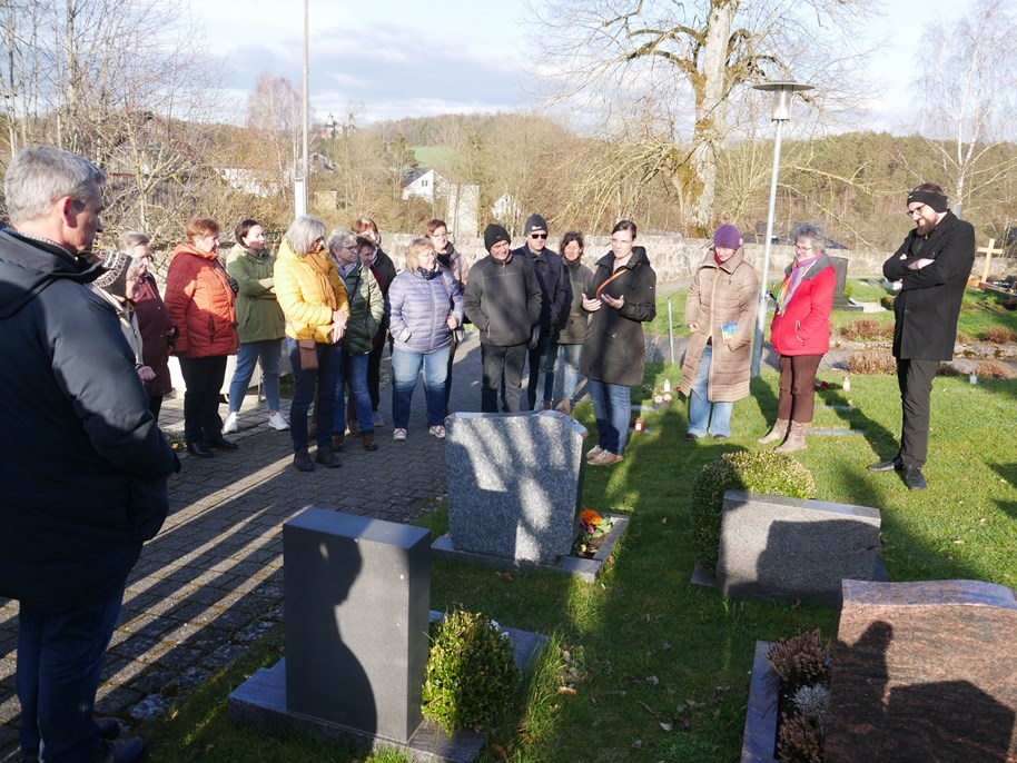 2023 04 04 Begehung Friedhof 03